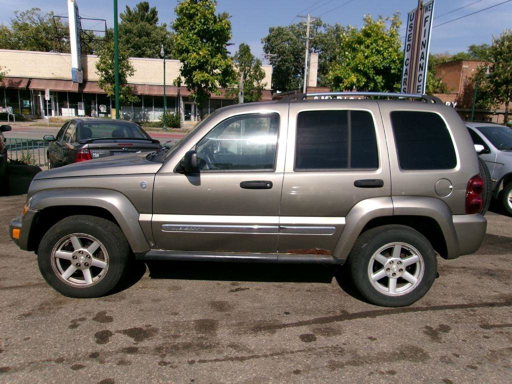 Used 2007 Jeep Liberty Limited AWD/4WD image 4