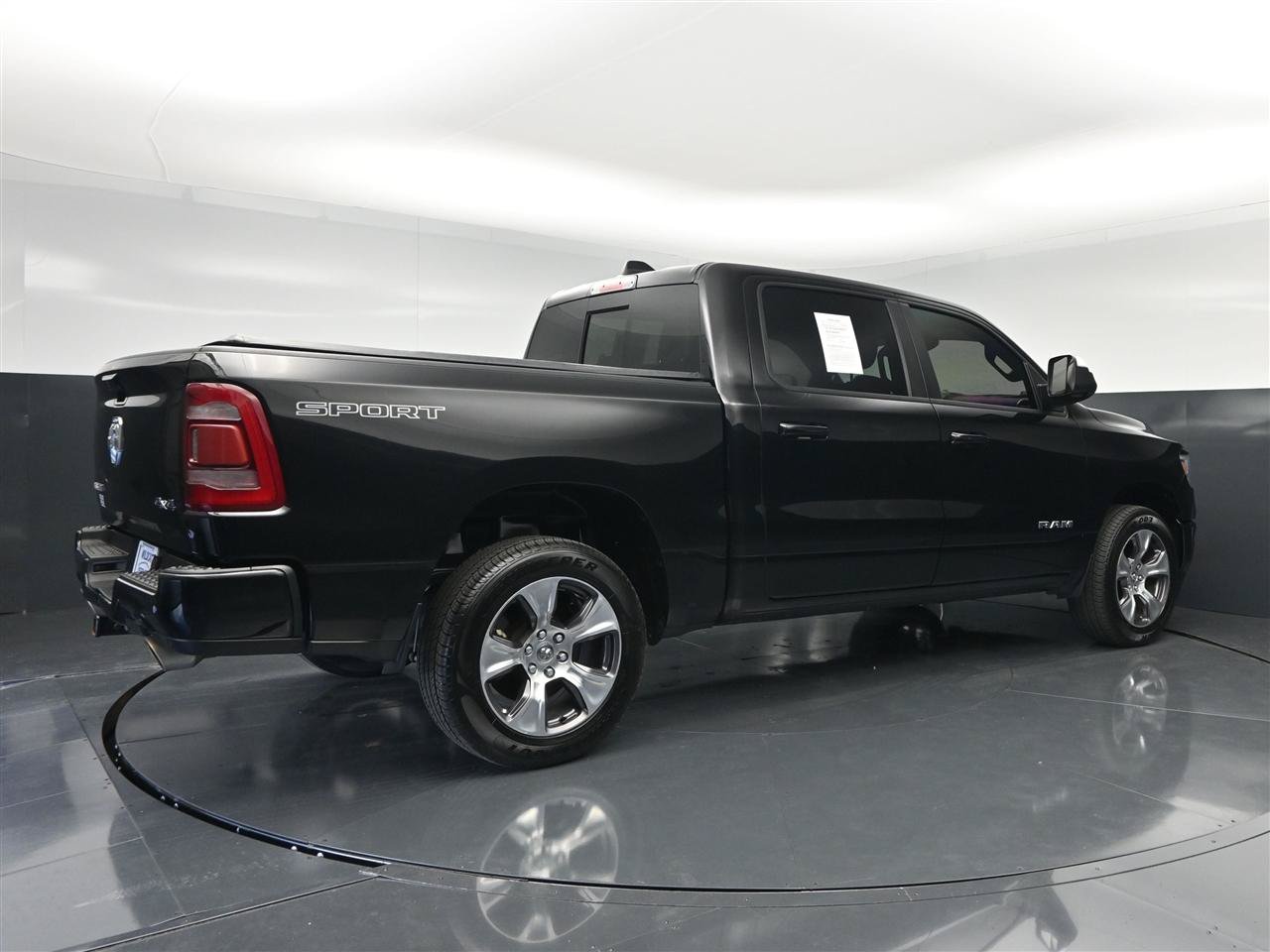 Used 2023 RAM 1500 Laramie AWD/4WD image 5