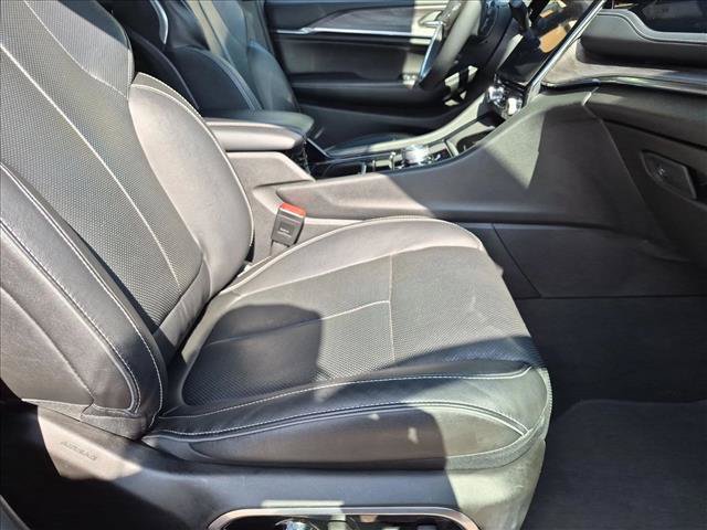 Used 2023 Jeep Grand Cherokee Overland w/ Luxury Tech Group IV AWD/4WD image 22