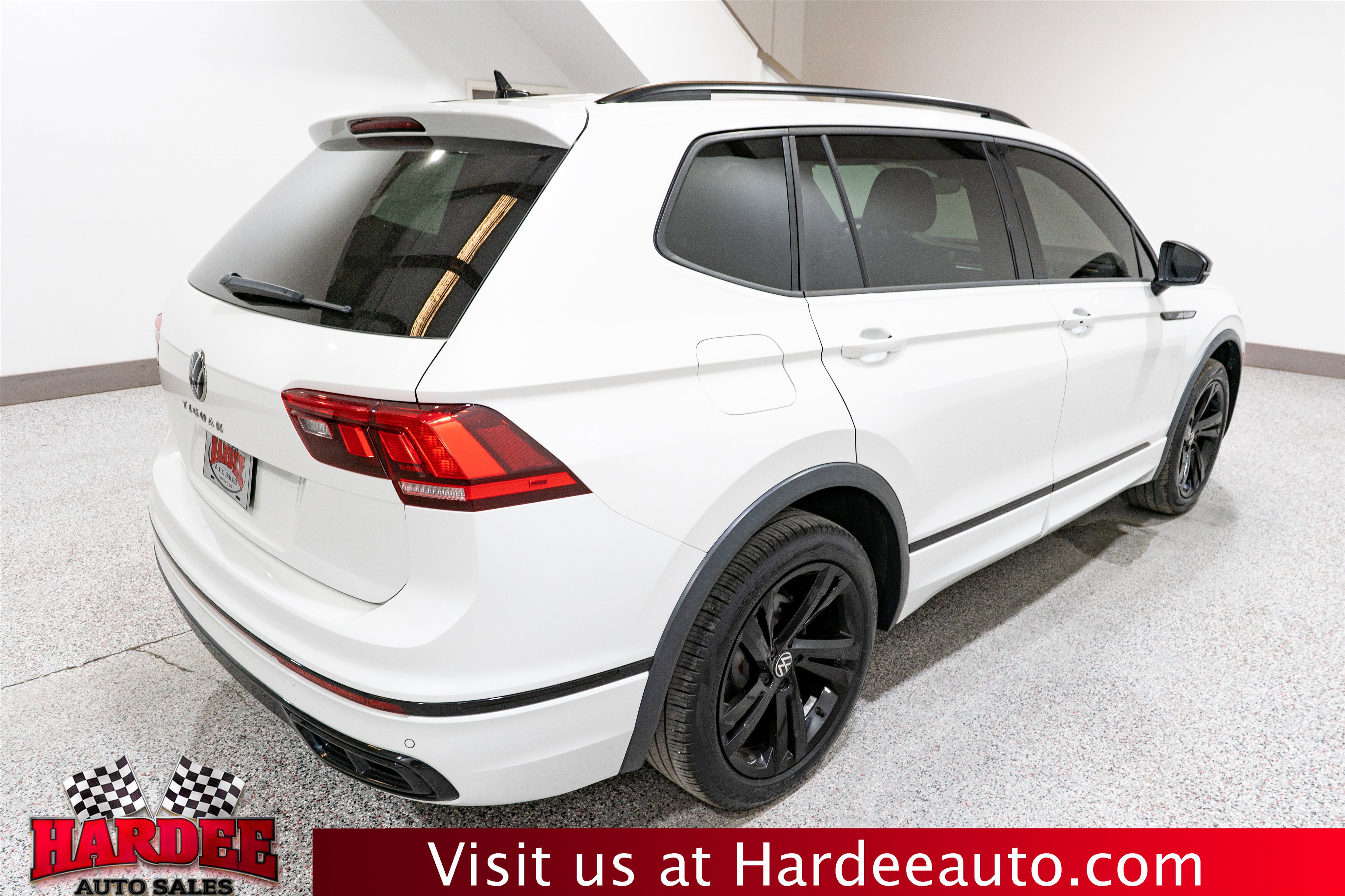 Used 2023 Volkswagen Tiguan SE R-Line image 5