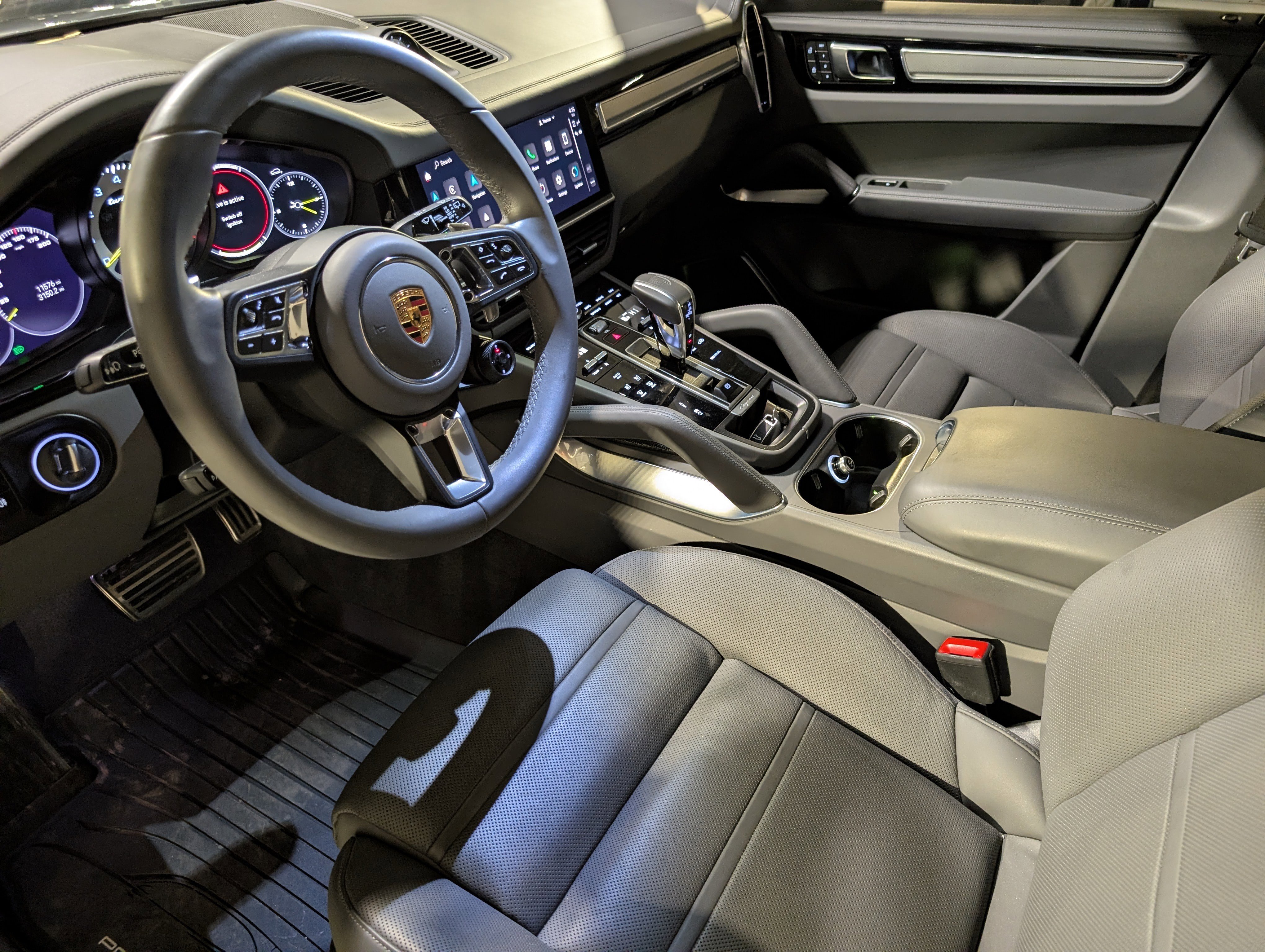 Certified 2023 Porsche Cayenne Turbo S image 4