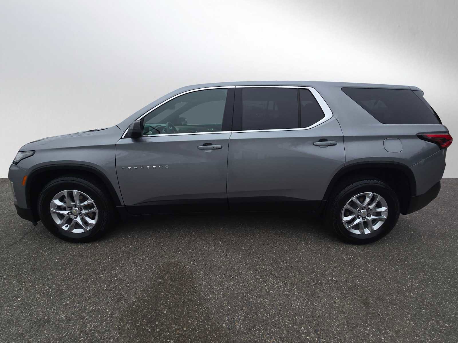 Used 2023 Chevrolet Traverse LS AWD/4WD image 6