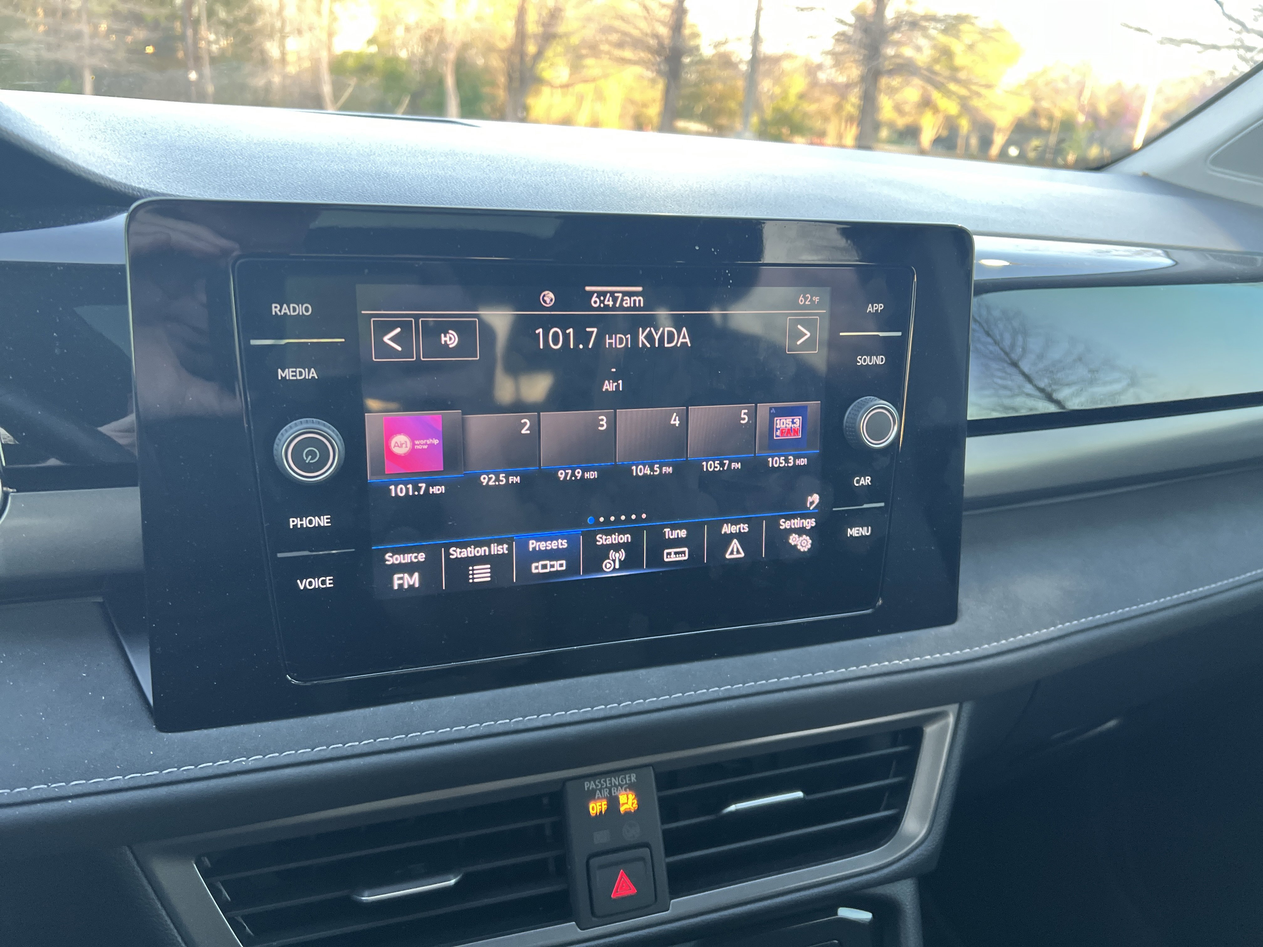 Used 2025 Volkswagen Taos SE image 22