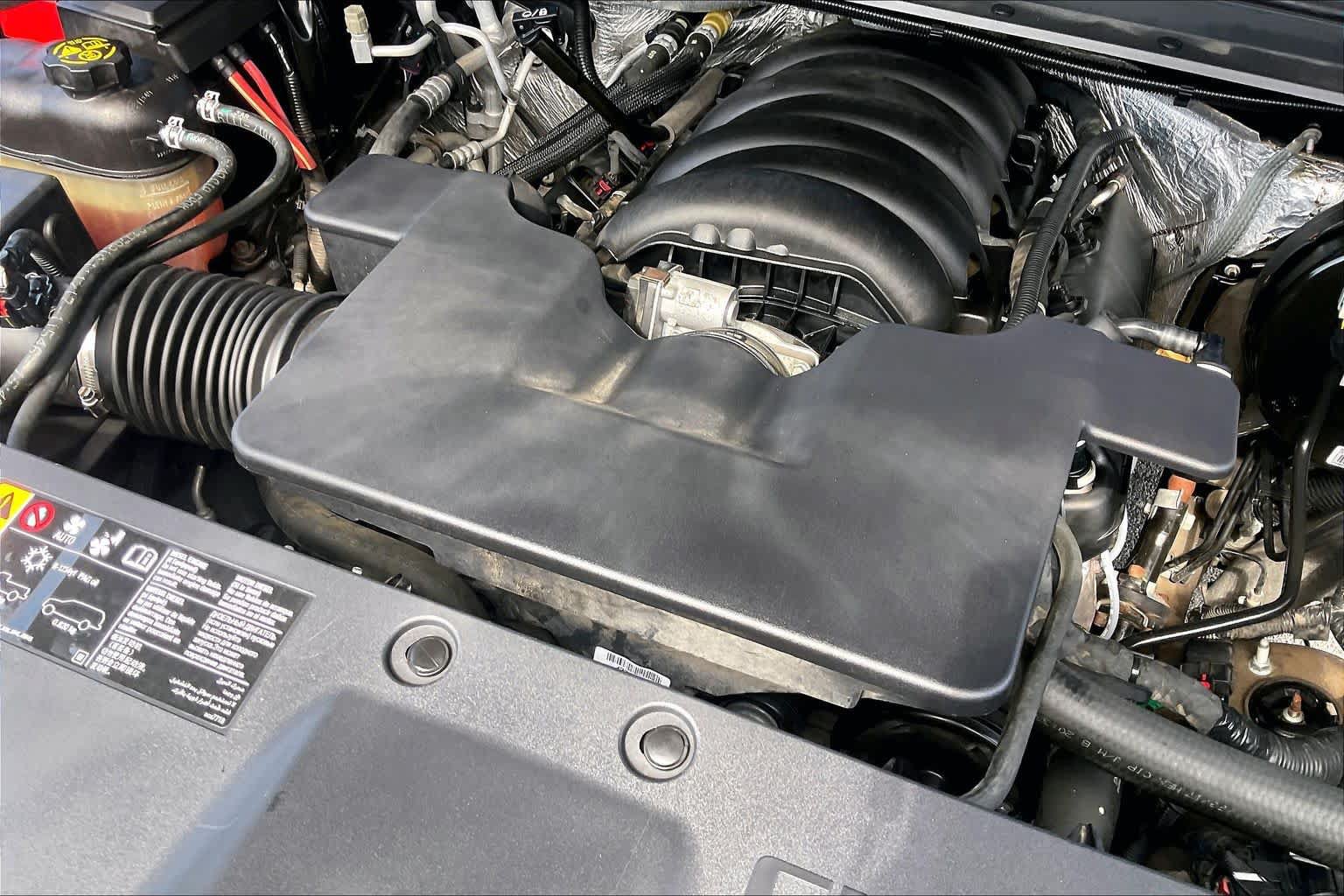 Used 2018 Chevrolet Suburban LT RWD image 31