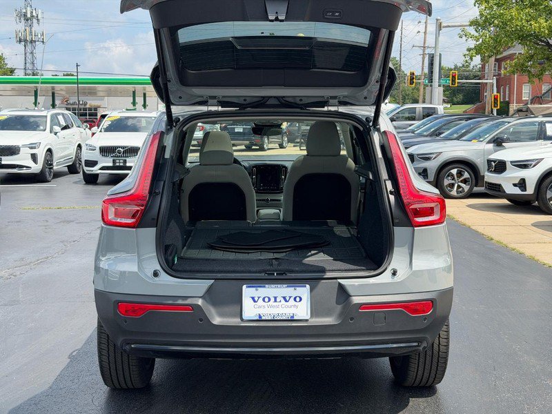 Certified 2026 Volvo XC40 B5 Plus AWD/4WD image 5