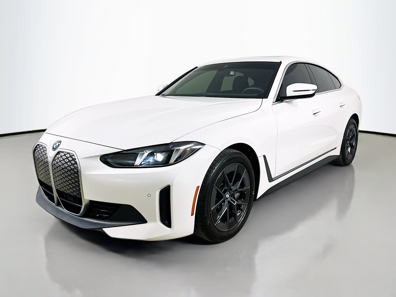 Used 2025 BMW i4 eDrive40 RWD image 1