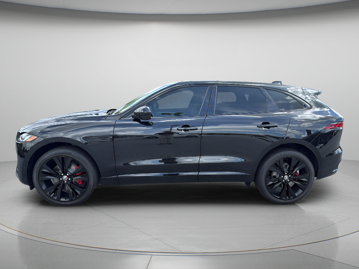 Used 2026 Jaguar F-PACE R-Dynamic S AWD/4WD image 2