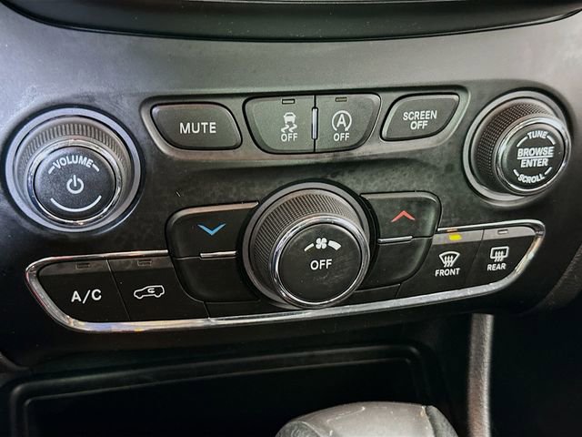 Used 2019 Jeep Cherokee Latitude w/ Popular Appearance Group AWD/4WD image 15