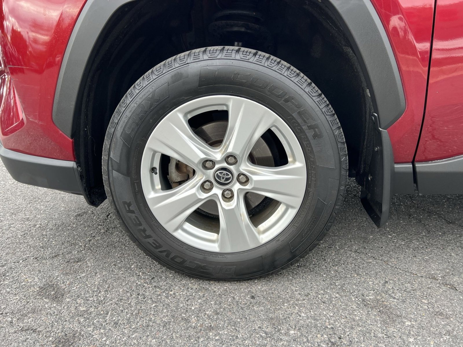 Used 2020 Toyota RAV4 XLE w/ Carpet Mat Package AWD/4WD image 12