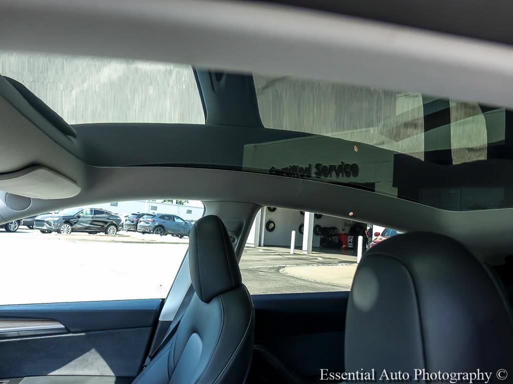 Used 2024 Tesla Model Y Long Range AWD/4WD image 12