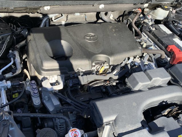 Used 2022 Toyota RAV4 LE AWD/4WD image 16