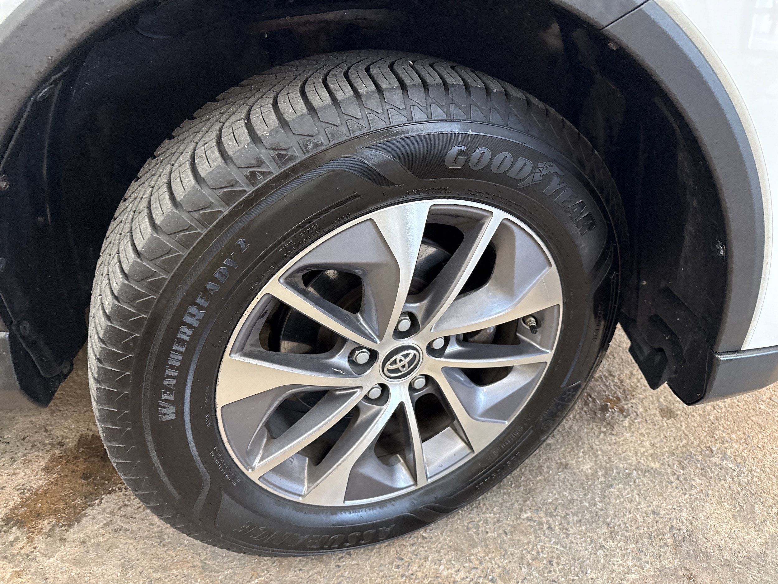 Used 2018 Toyota RAV4 XLE AWD/4WD image 13