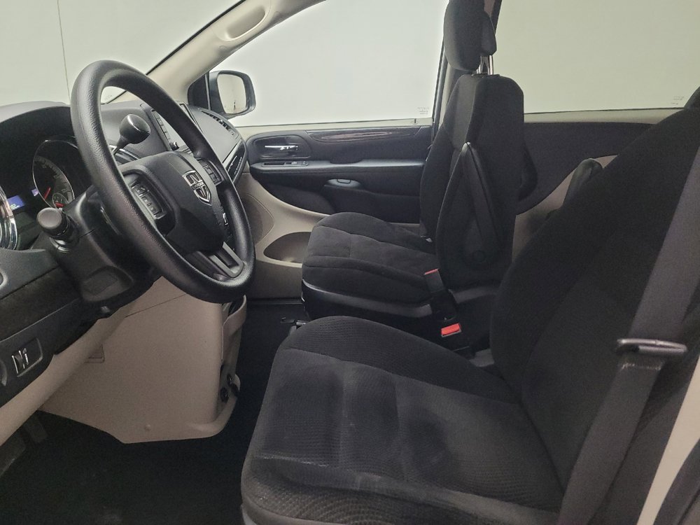 Used 2019 Dodge Grand Caravan SE w/ UConnect Hands-Free Group FWD image 17