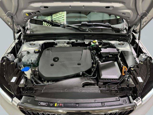 Used 2023 Volvo XC40 B5 Plus w/ Driver Assist Package AWD/4WD image 56