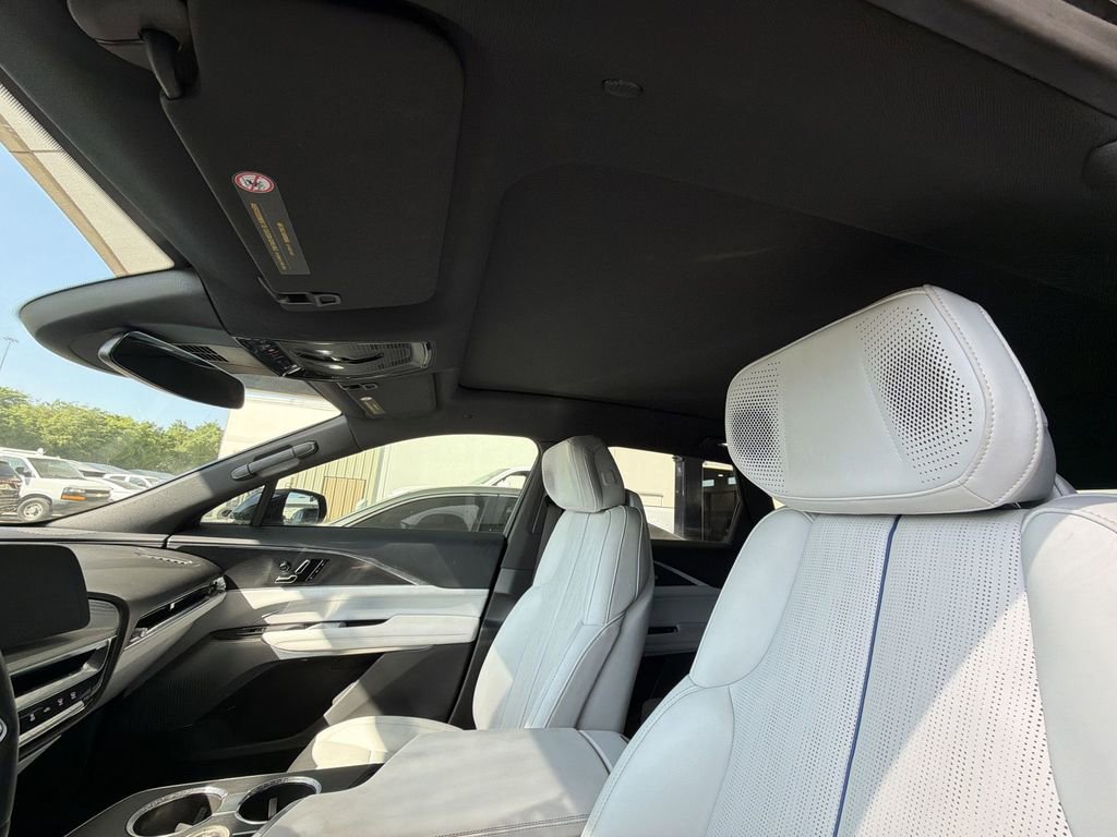 Used 2024 Cadillac Lyriq Luxury image 7