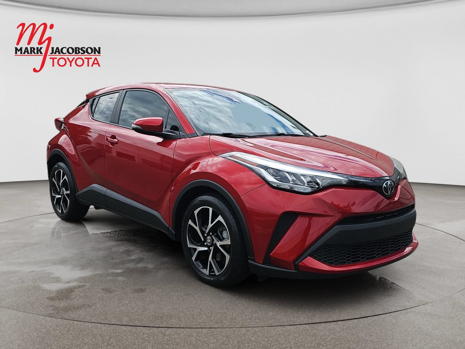Used 2021 Toyota C-HR XLE FWD image 3