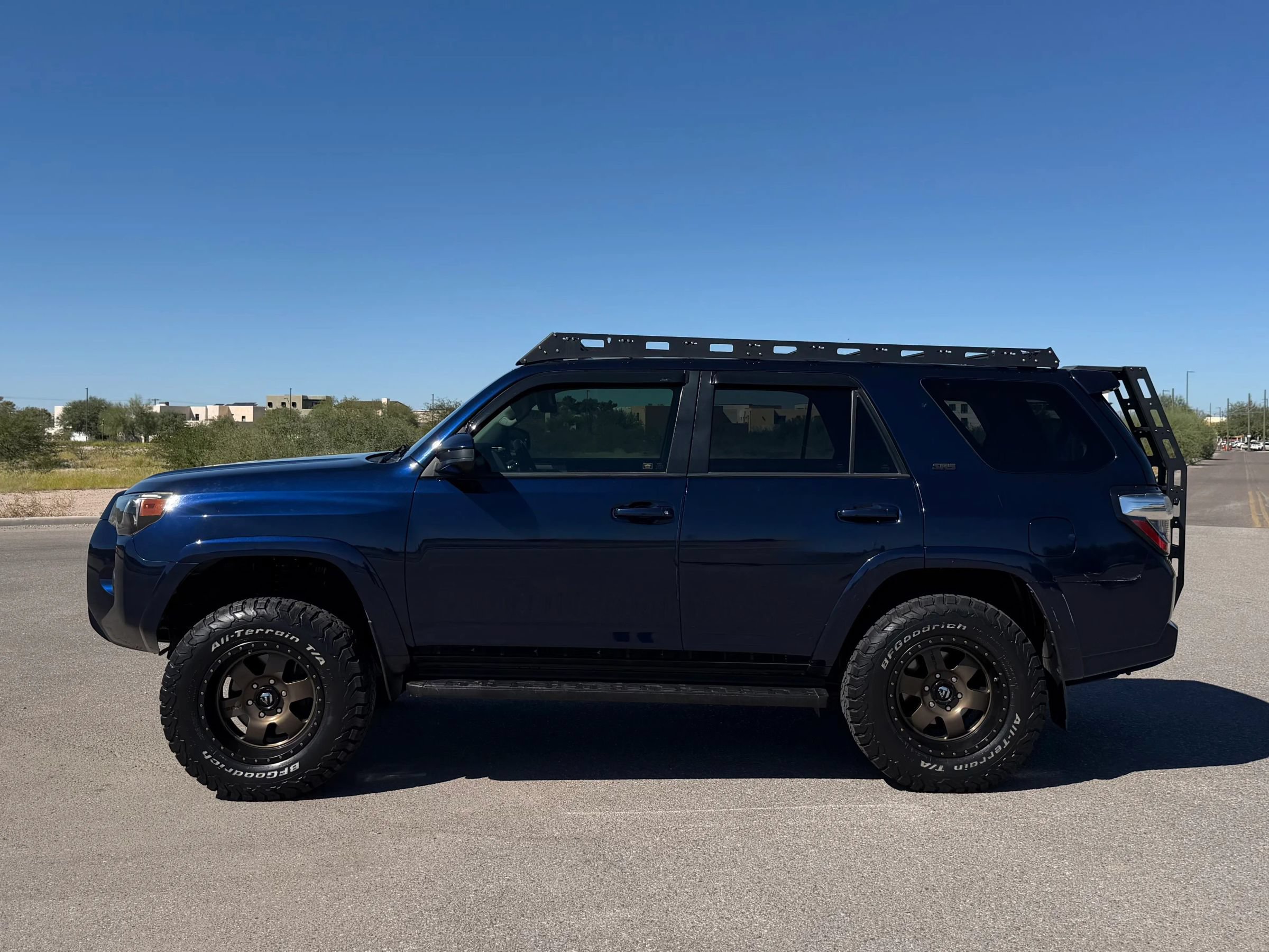 Used 2017 Toyota 4Runner SR5 AWD/4WD image 5