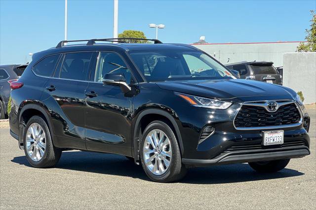 Certified 2021 Toyota Highlander Limited AWD/4WD image 5
