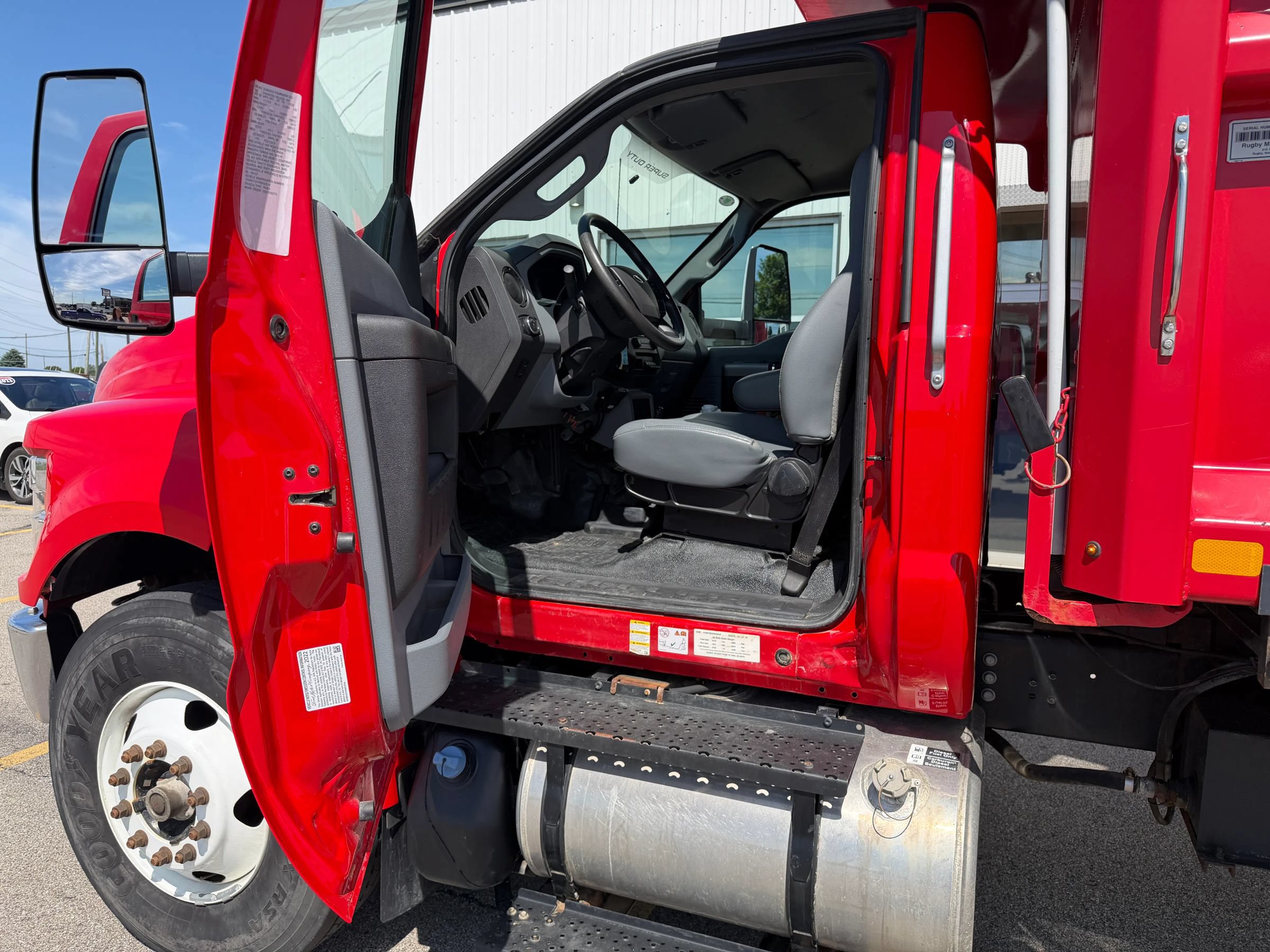 Used 2023 Ford F750 2WD Regular Cab Super Duty image 13