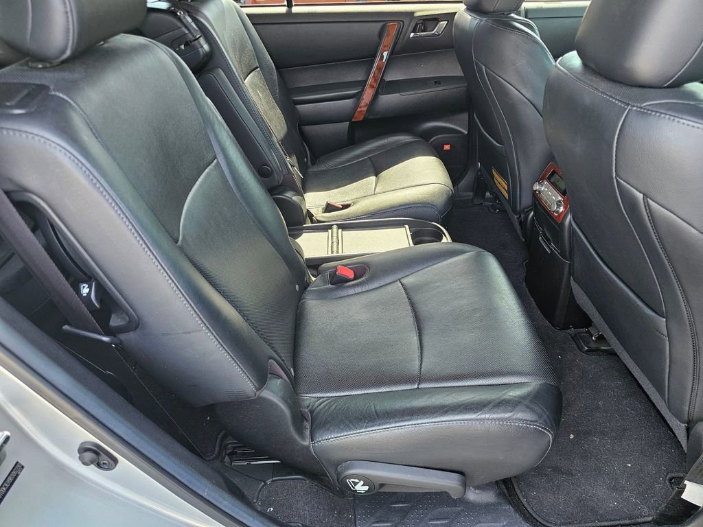 Used 2011 Toyota Highlander Limited w/ Tow Pkg AWD/4WD image 27