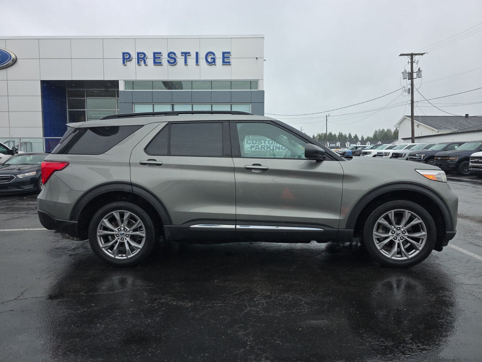 Used 2020 Ford Explorer XLT w/ Equipment Group 202A AWD/4WD image 3