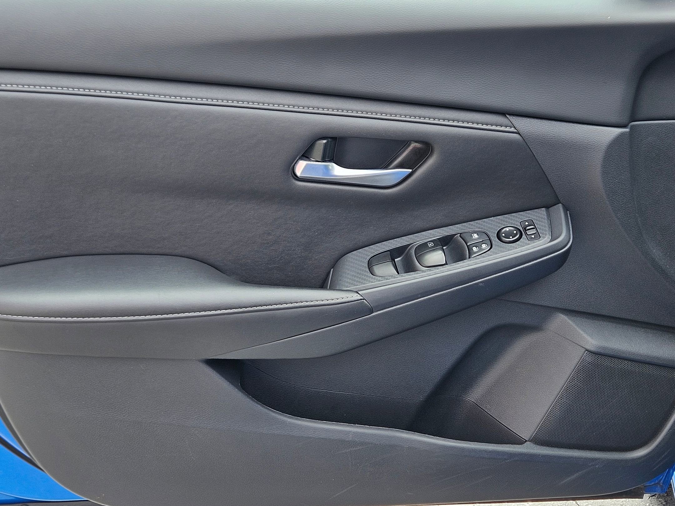 Used 2025 Nissan Sentra SV FWD image 17