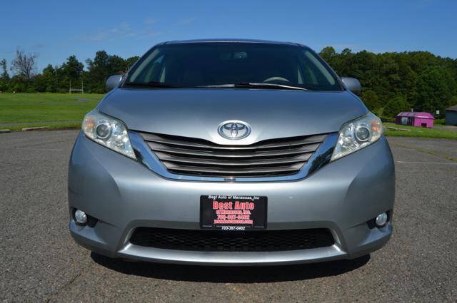 Used 2011 Toyota Sienna XLE w/ XLE Navigation Pkg FWD image 3