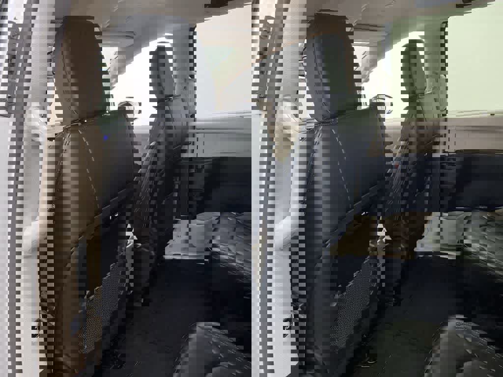 Used 2024 Chrysler Pacifica Touring-L image 15