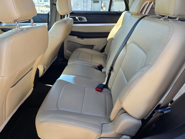 Used 2016 Ford Explorer XLT w/ Equipment Group 202A FWD image 18