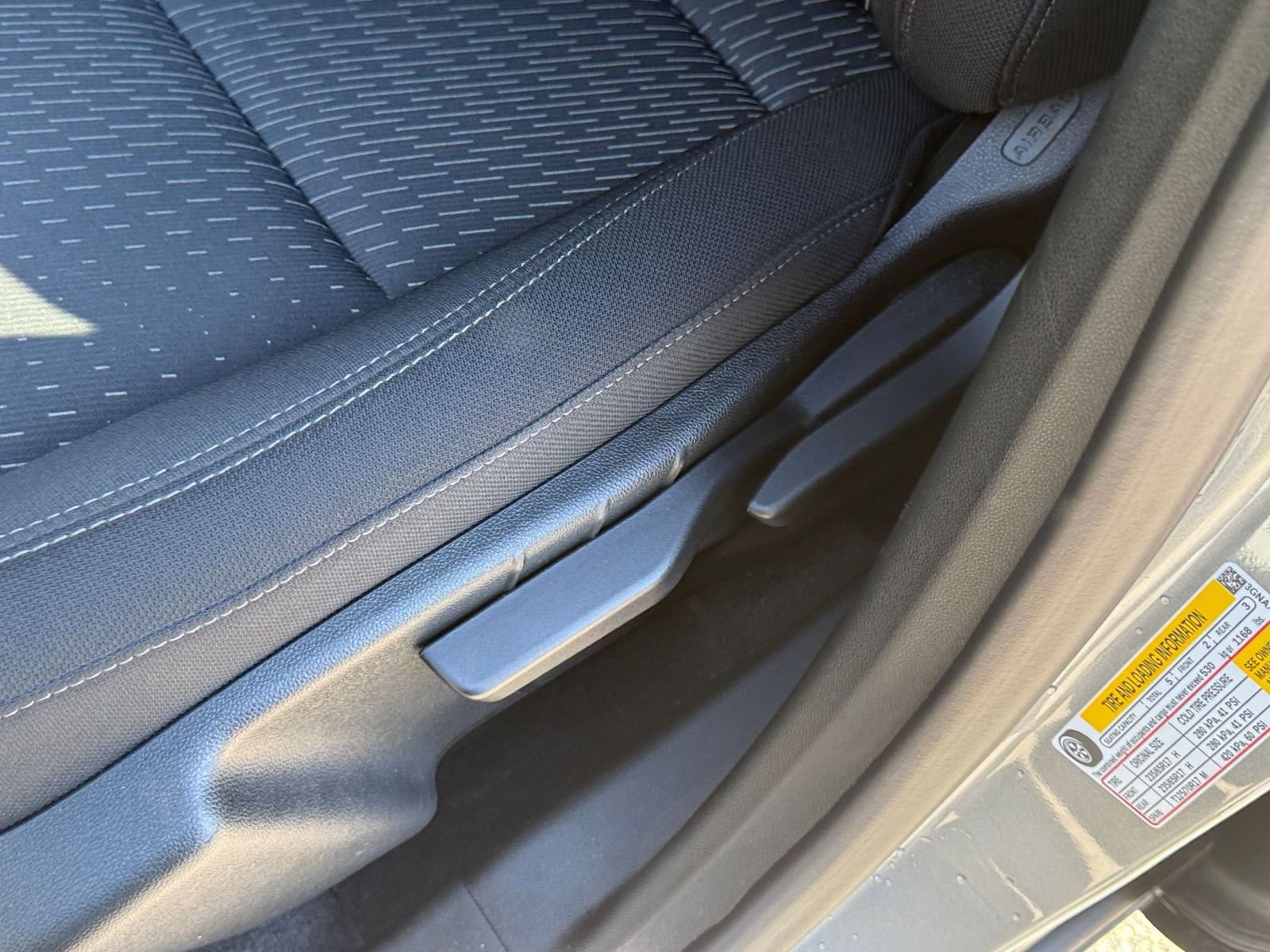 Used 2025 Chevrolet Equinox LT image 23