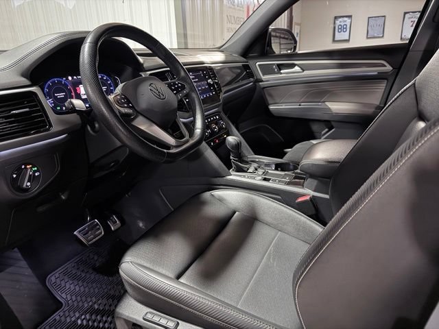 Used 2021 Volkswagen Atlas Cross Sport SEL R-Line w/ Luggage Net & Mats Package FWD image 8