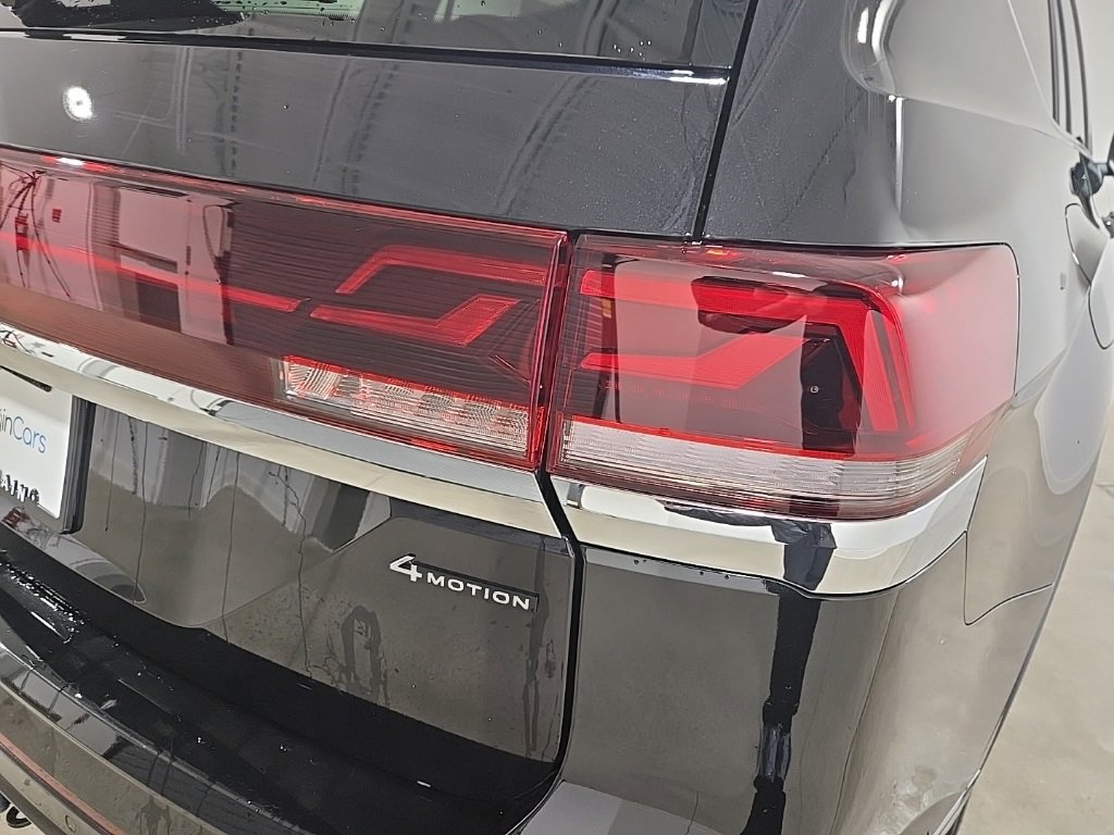 Used 2024 Volkswagen Atlas SEL Premium R-Line image 9