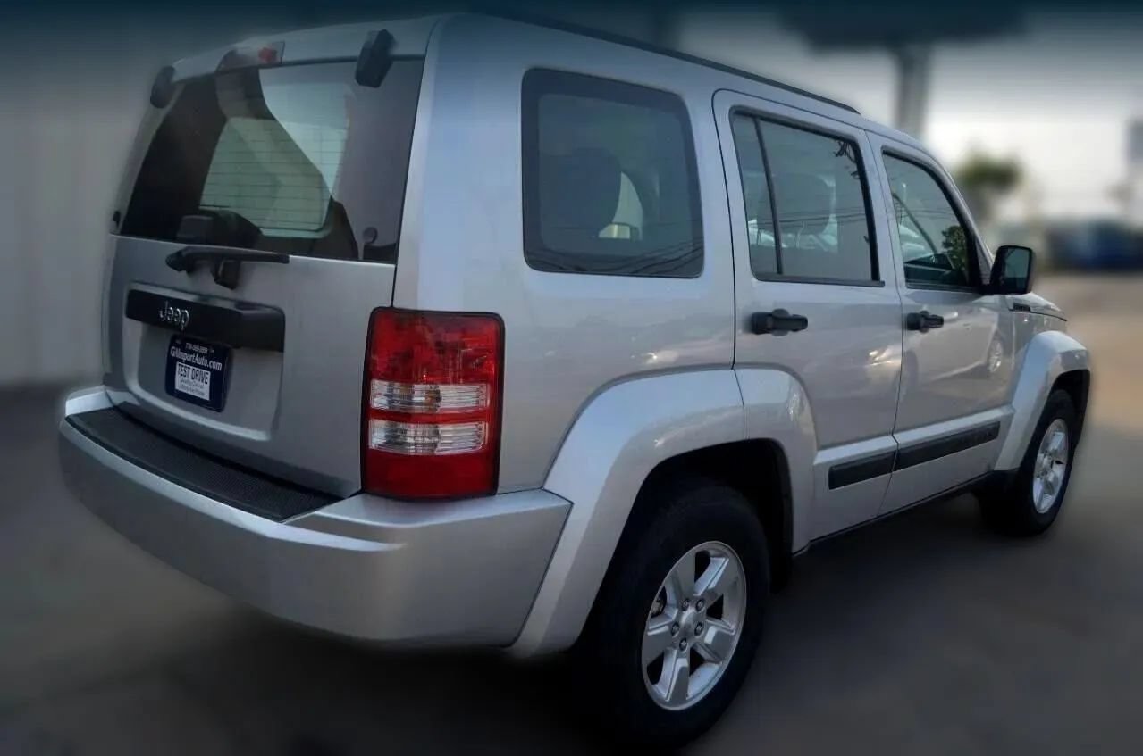 Used 2012 Jeep Liberty Sport RWD image 8