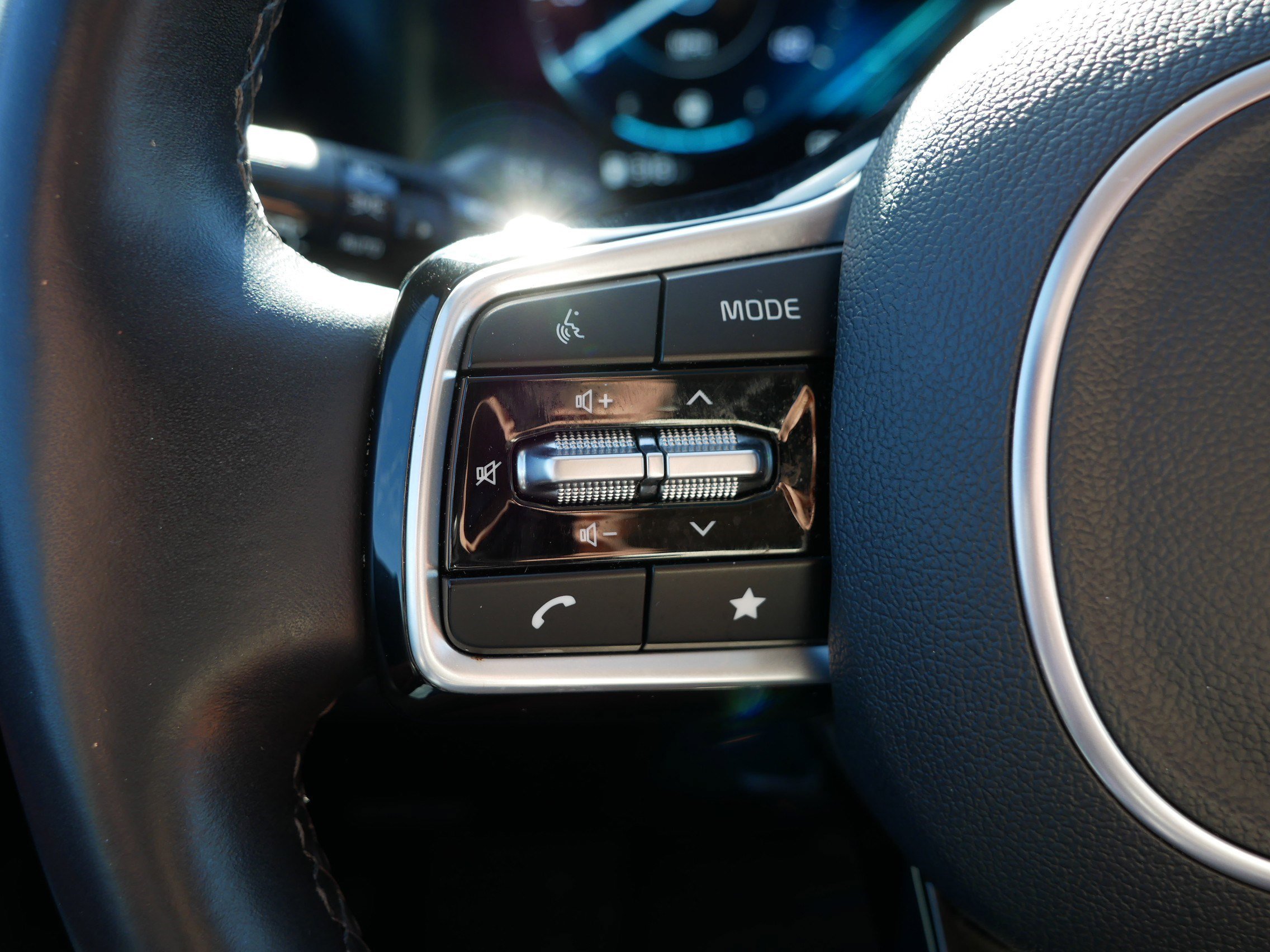 Certified 2024 Kia Carnival SX Prestige image 31