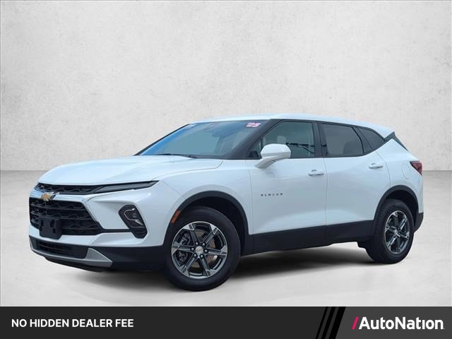 Used 2025 Chevrolet Blazer LT FWD image 1