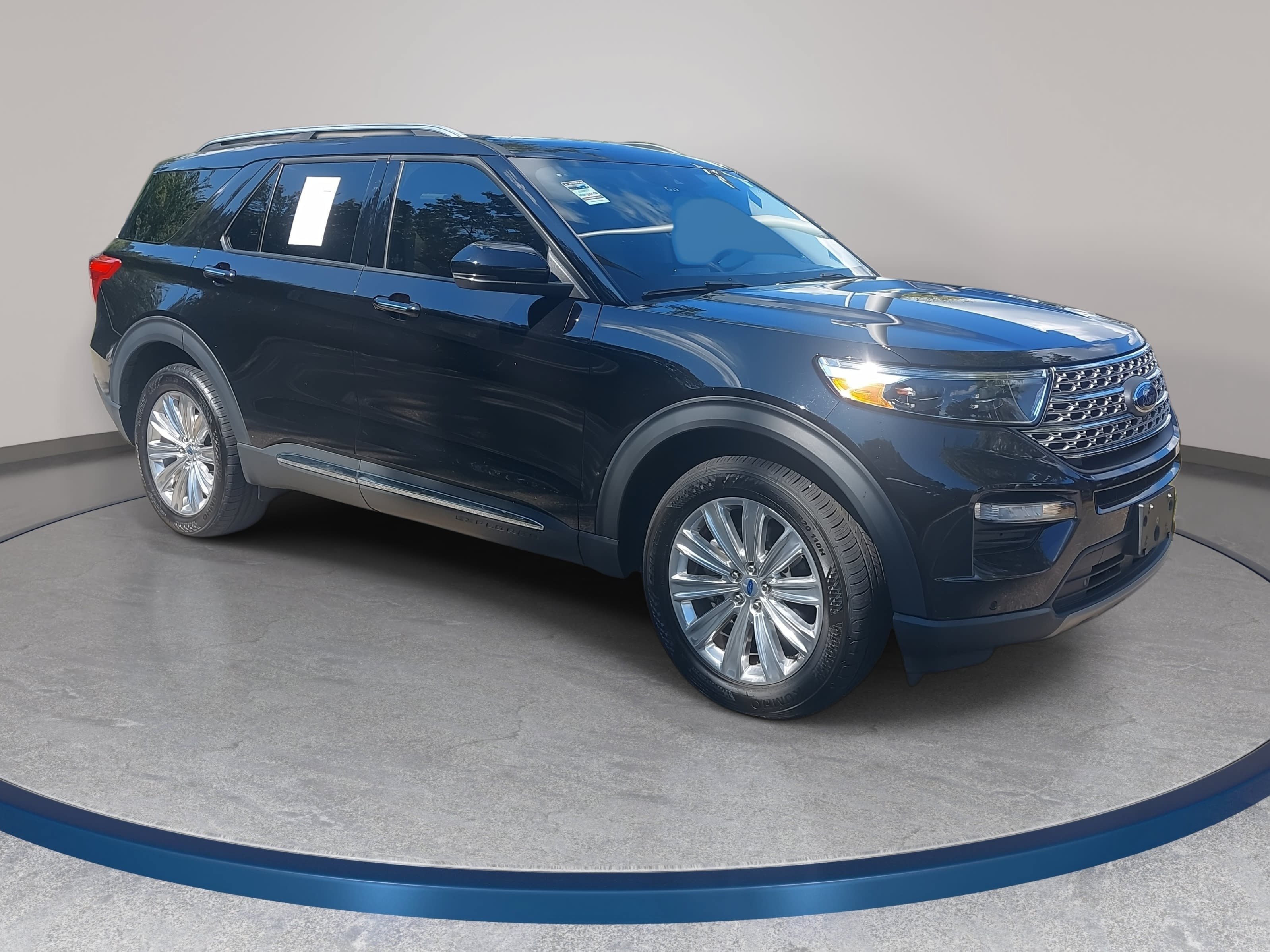 Used 2023 Ford Explorer Limited w/ Equipment Group 301A AWD/4WD image 3