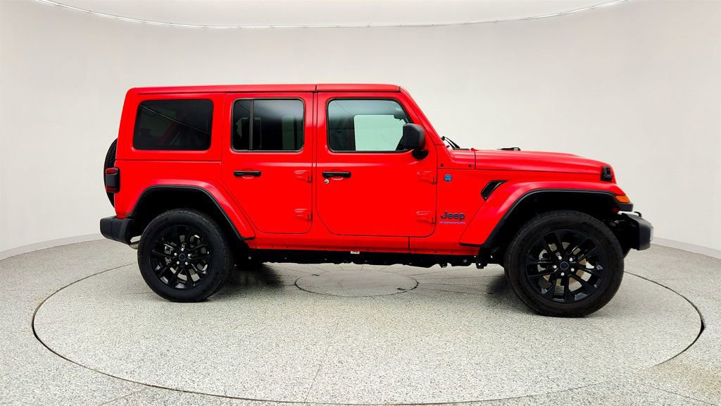 Used 2025 Jeep Wrangler Unlimited Sahara w/ Safety Group AWD/4WD image 4