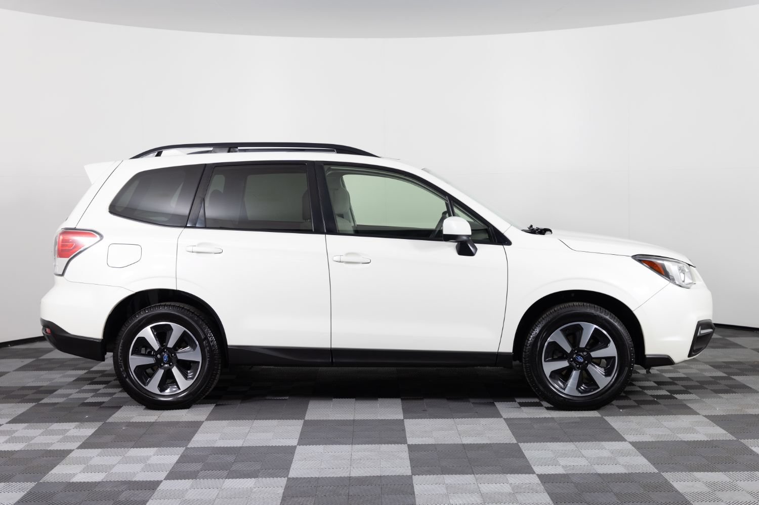 Used 2017 Subaru Forester 2.5i Premium AWD/4WD image 9