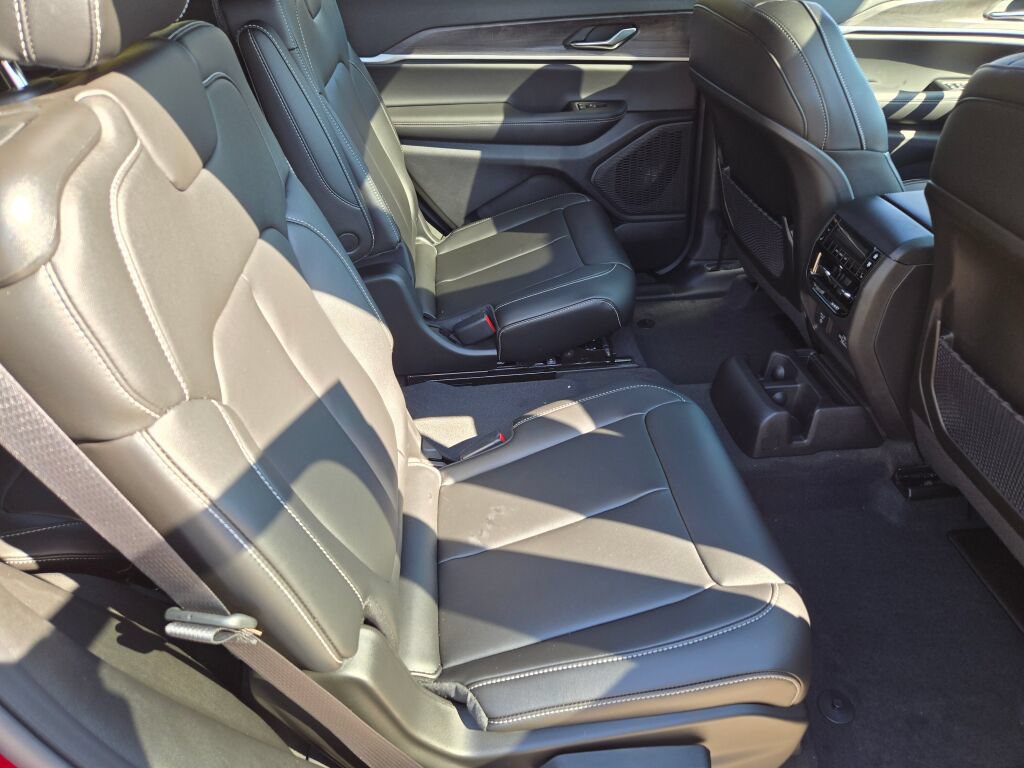 New 2025 Jeep Grand Cherokee L Limited AWD/4WD image 11