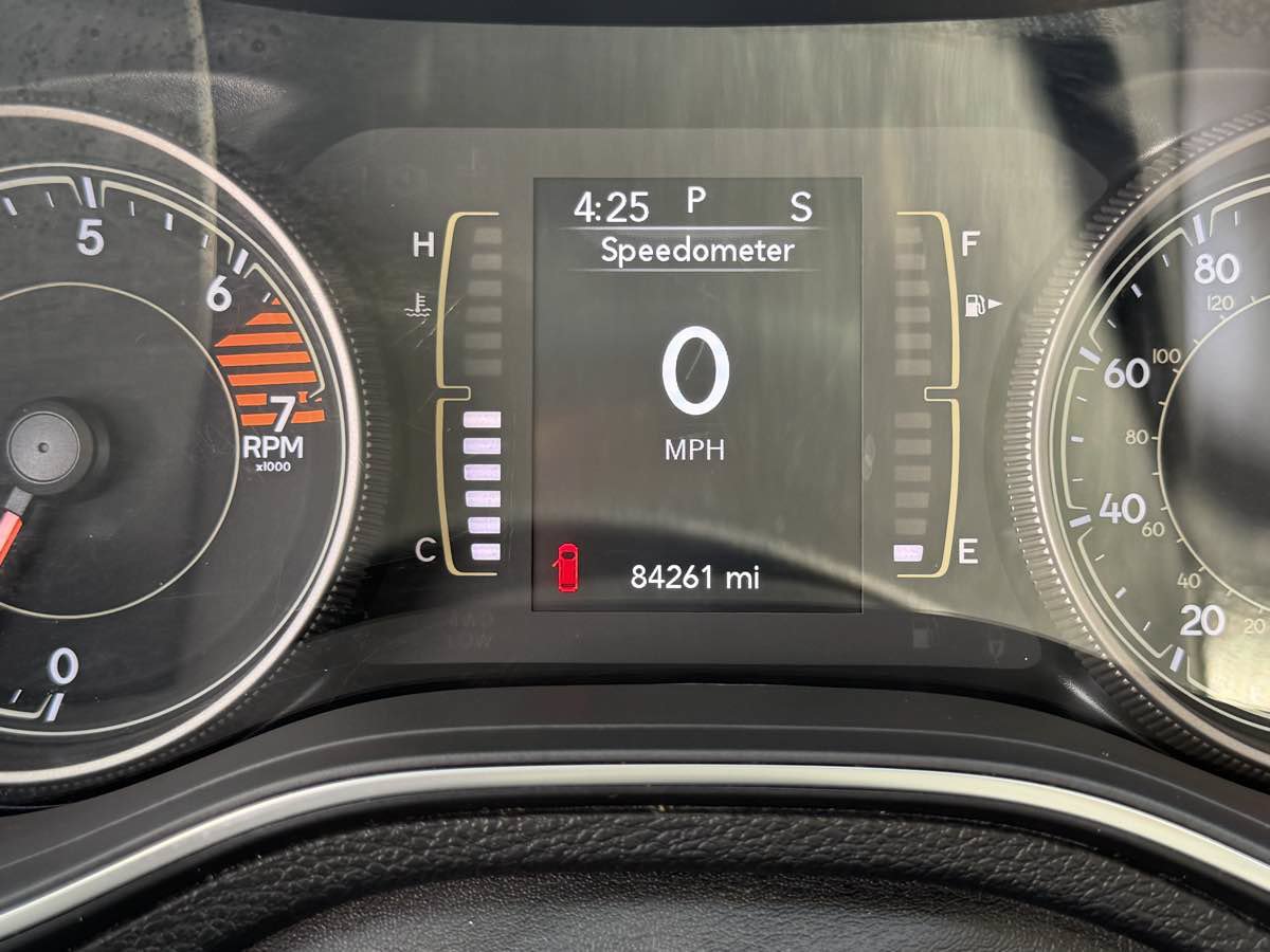 Used 2019 Jeep Cherokee Latitude w/ Popular Appearance Group FWD image 22
