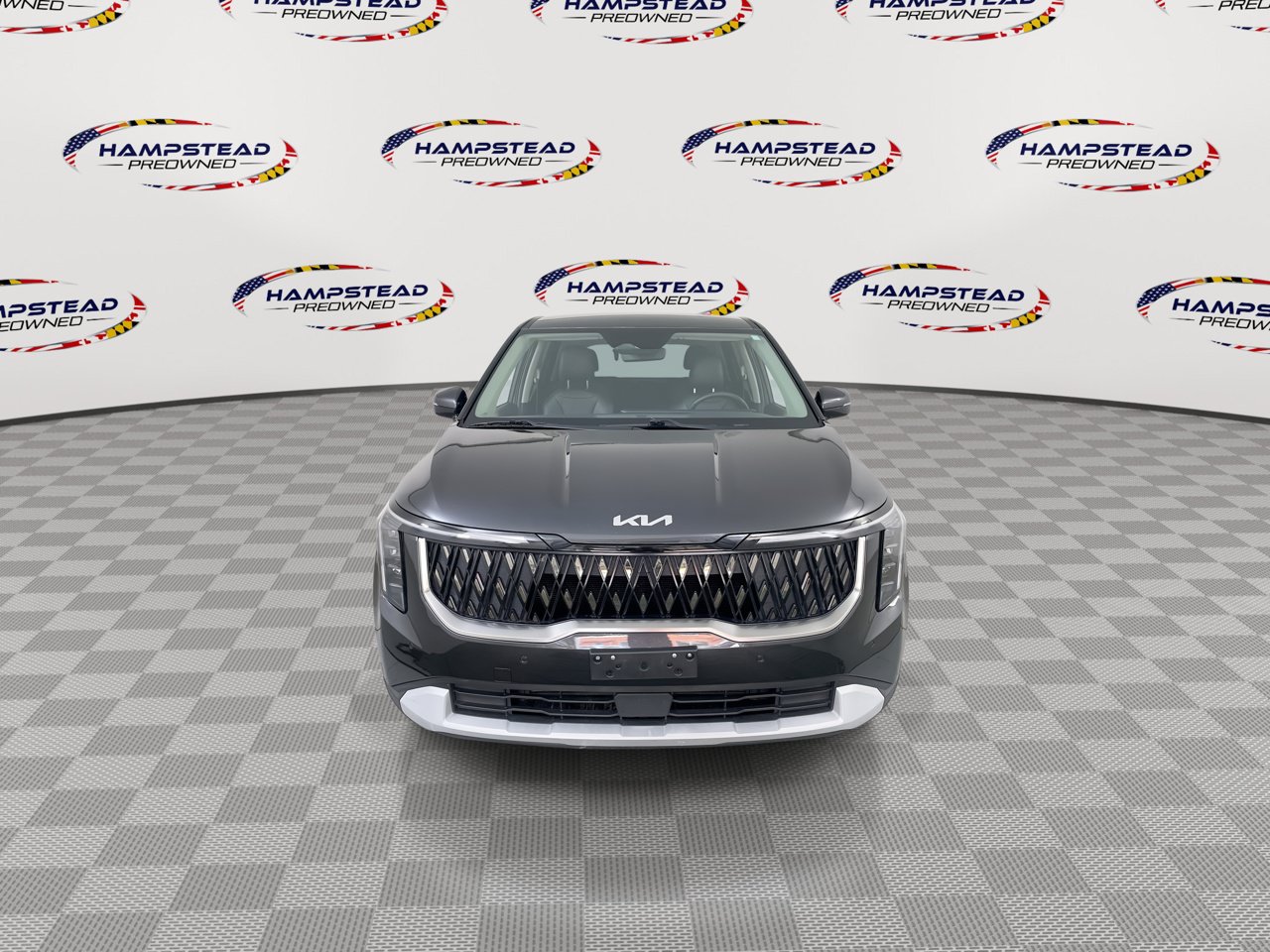 Used 2025 Kia Carnival FWD image 3