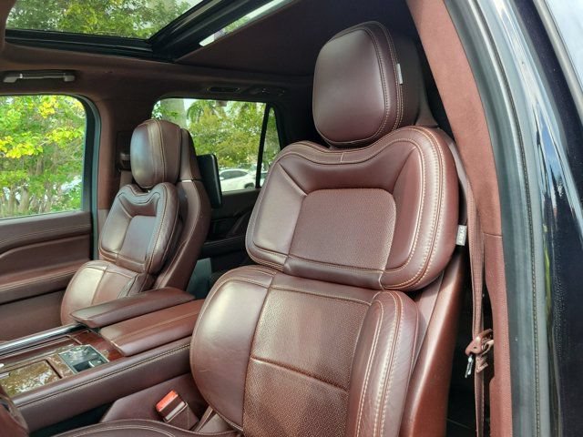 Used 2020 Lincoln Navigator Black Label w/ Cargo Convenience Package AWD/4WD image 19