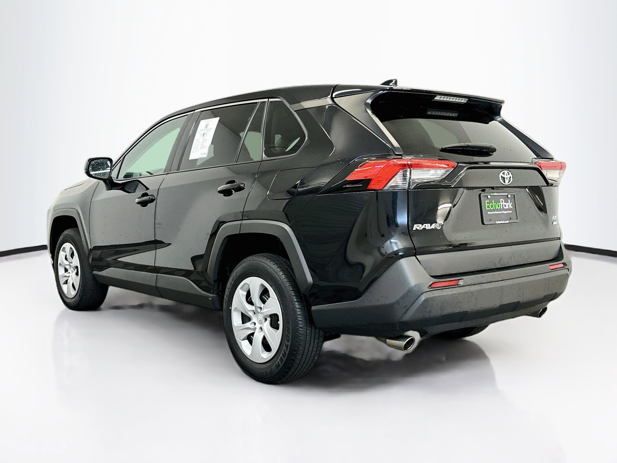 Used 2025 Toyota RAV4 LE AWD/4WD image 5