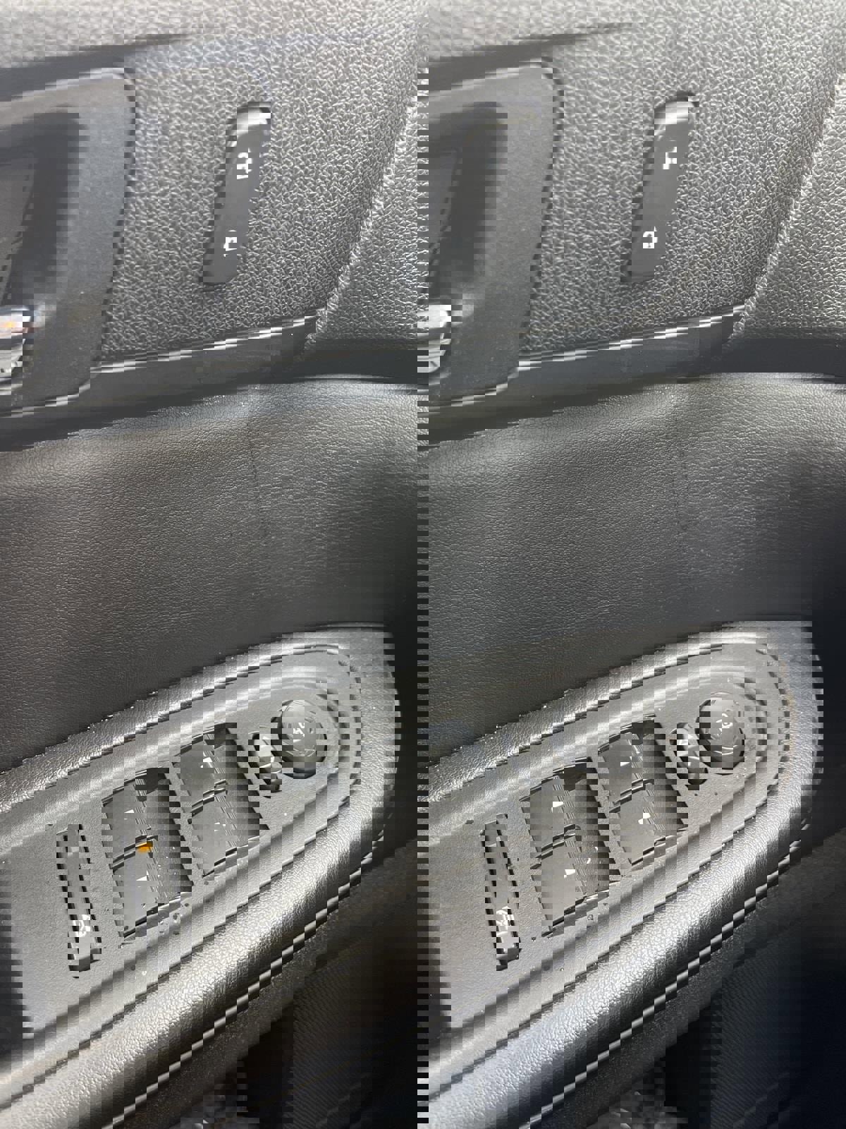 Used 2015 Chevrolet Traverse LT w/ Style and Technology Package image 12