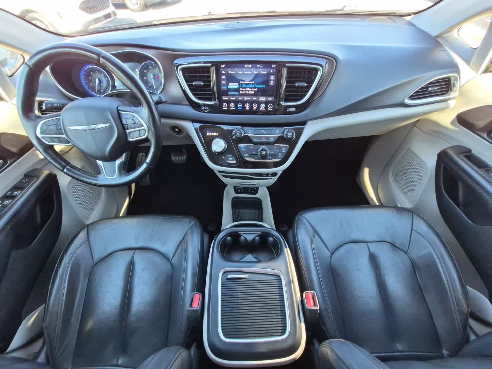 Used 2018 Chrysler Pacifica Touring-L Plus FWD image 15