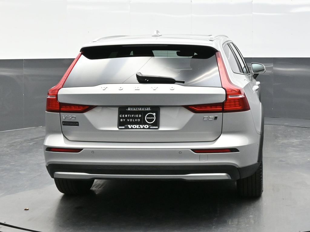 Used 2025 Volvo V60 B5 Cross Country Plus AWD/4WD image 6