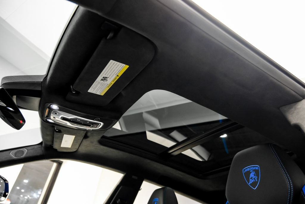 Used 2025 Lamborghini Urus SE AWD/4WD image 9