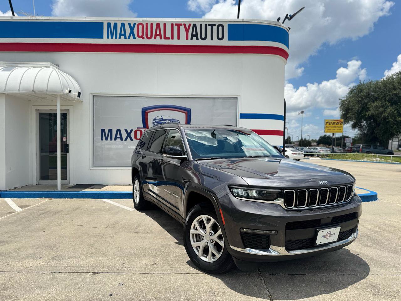 Used 2023 Jeep Grand Cherokee L Limited AWD/4WD image 16