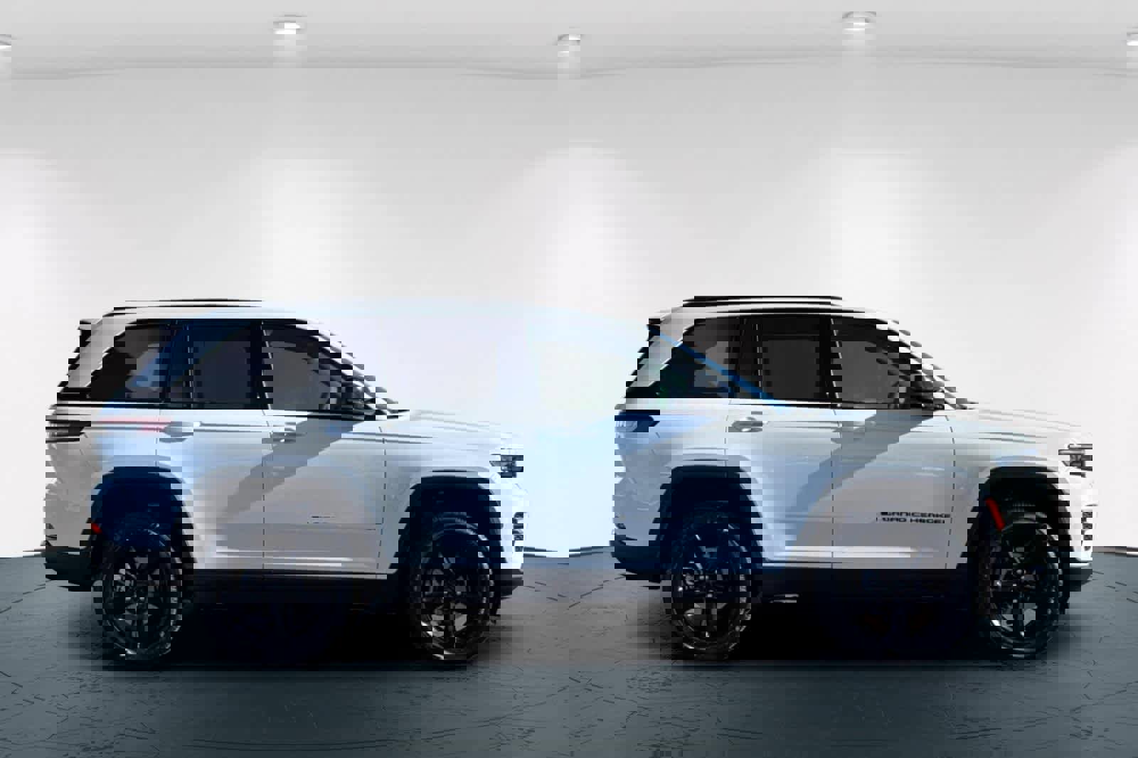 New 2025 Jeep Grand Cherokee Laredo image 6