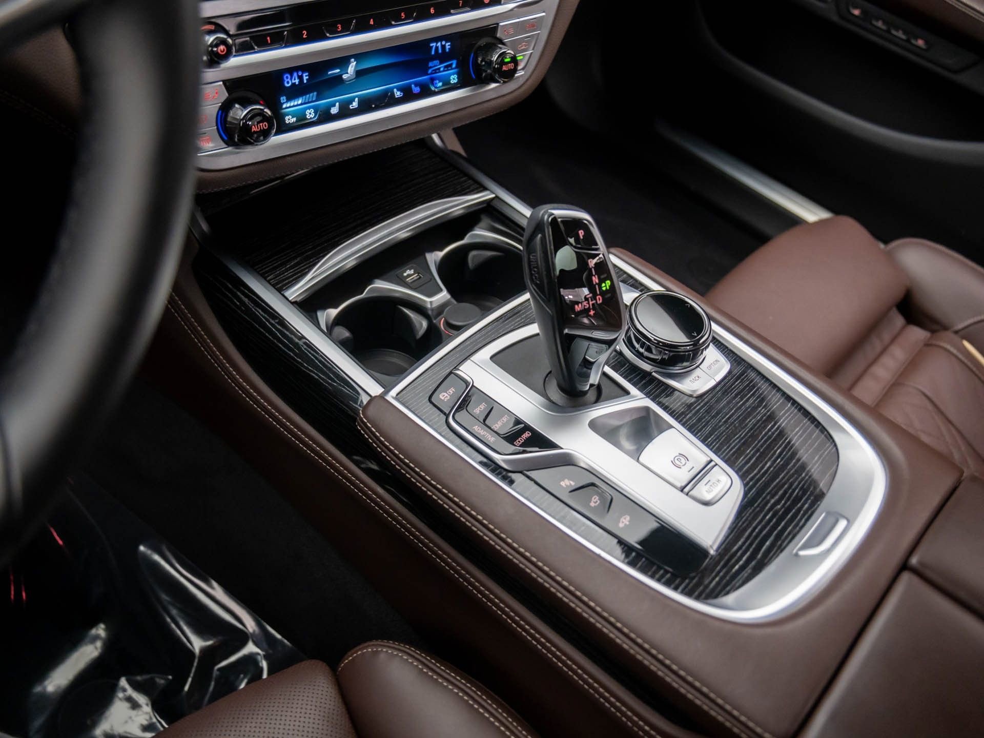 Certified 2022 BMW 750i xDrive w/ Luxury Rear Seating Package image 13